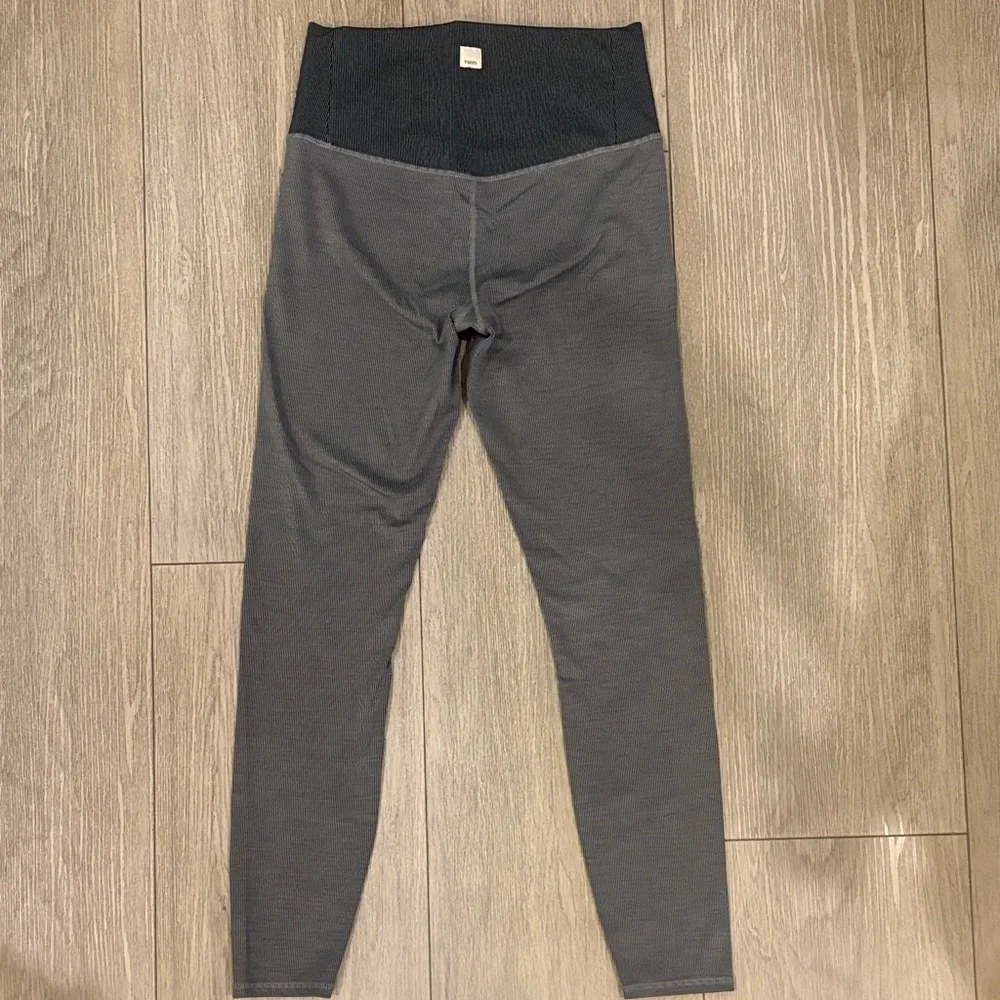 Vuori Women's Gray Leggings - Picture 3 of 5